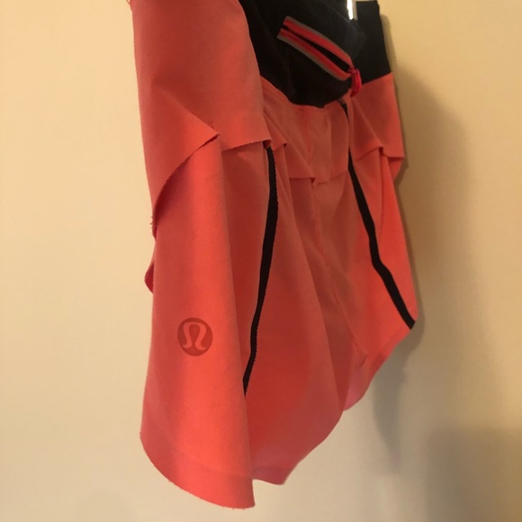 Lululemon run shorts size 6 - Picture 4 of 4